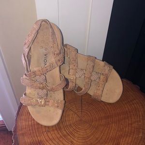 Vionic sandal beige color size 7